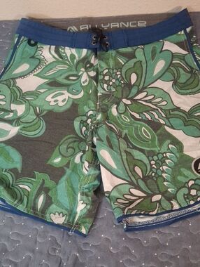 Allyance Green Floral Men's Board Shorts size 32